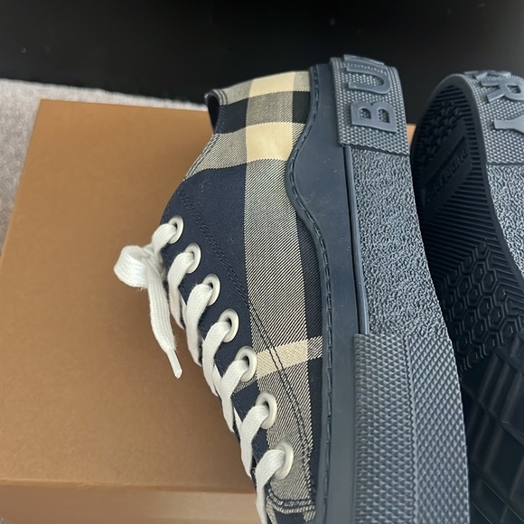 Burberry Jack Check Platform Low Top Sneaker - Picture 8 of 17